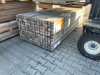 Ca. 60x Azobe Palen Fijnbezaagd Gepunt, 60x60mm, lengte 275cm